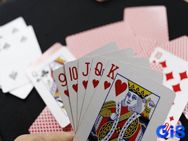 Mơ thấy đánh bài được phân tích theo từng bối cảnh