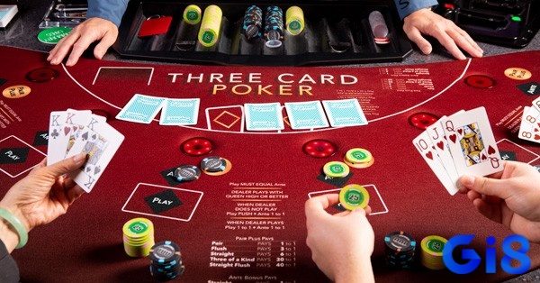 Cơ chế hoạt động của poker casino dựa trên nguyên tắc house edge, nhà cái luôn lợi thế nhất định về mặt toán học