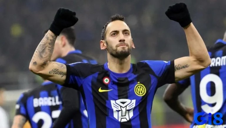 Calhanoglu mang đến đột biến bằng kỹ thuật tinh tế và những quả sút phạt siêu hạng