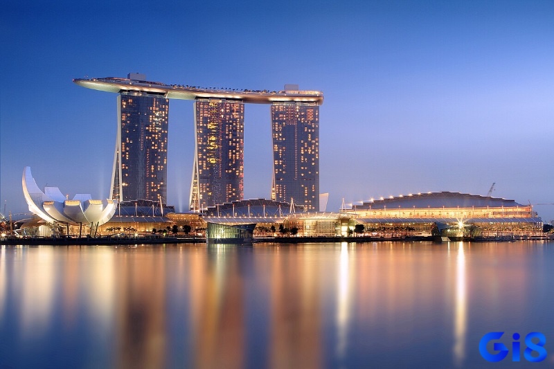 Marina Bay Sands thu hút du khách với kiến trúc độc đáo và casino sang trọng bậc nhất Singapore