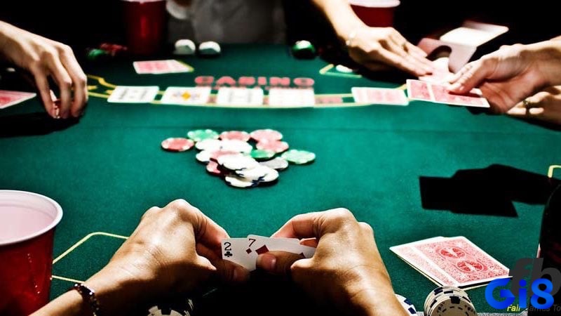 Hệ thống xếp hạng bộ bài giống nhau trong cả Xì tố khác Poker.