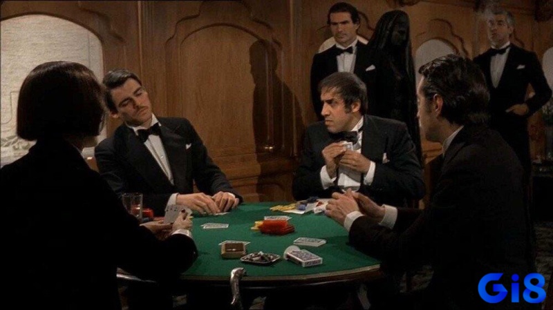 Xì tố khác Poker: Xì tố tiết lộ nhiều thông tin hơn, còn Poker thiên về ẩn giấu và bluff.