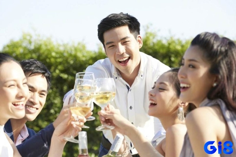 Mơ thấy bạn cũ chứa đựng điềm báo tương lai theo bối cảnh mơ